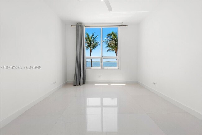 Building Photo - 808 Brickell Key Dr
