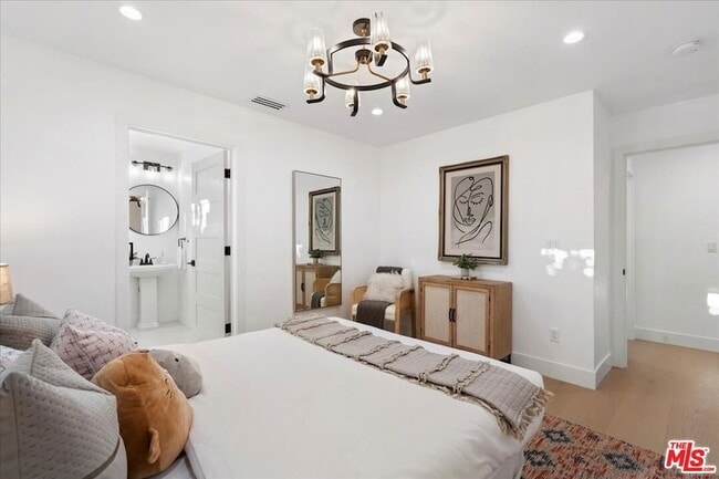 Building Photo - 15655 Castlewoods Dr