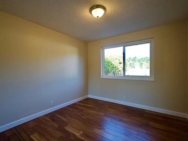 Building Photo - 621 Forest Lake Dr