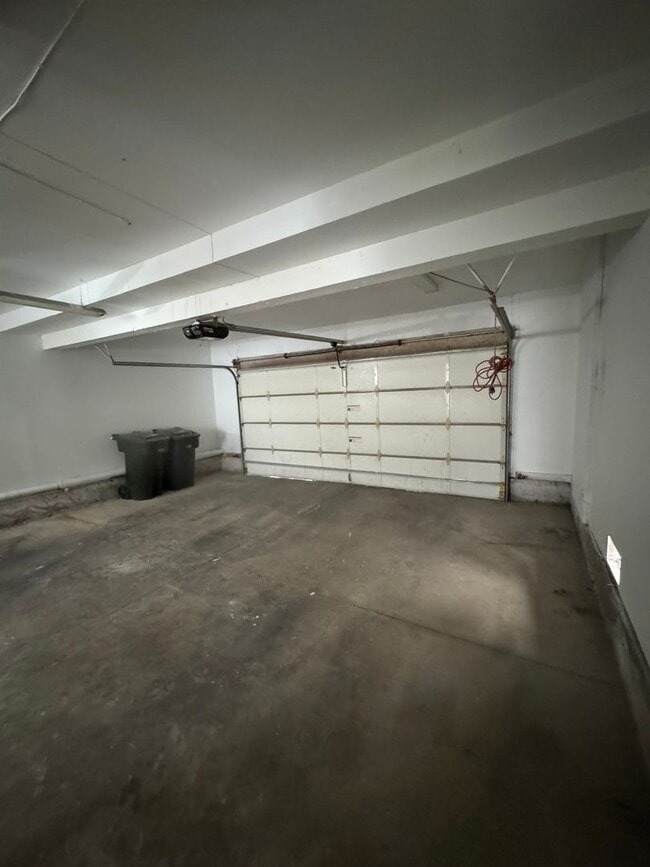 Building Photo - Condo with Amazing Lake View!