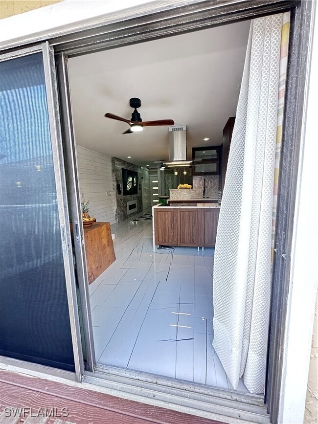 Building Photo - 1107 1st St S