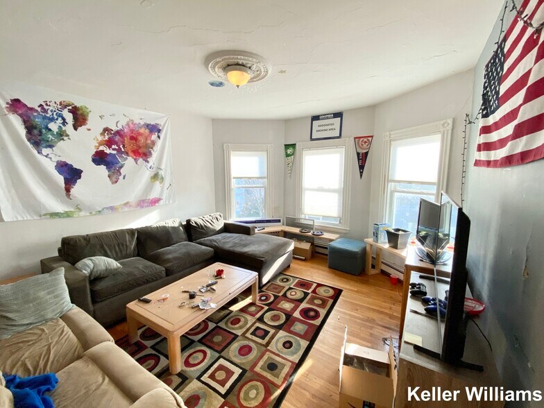 Building Photo - 61 Hillside St