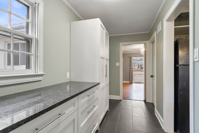 Building Photo - Druid Hills Charmer Available NOW!