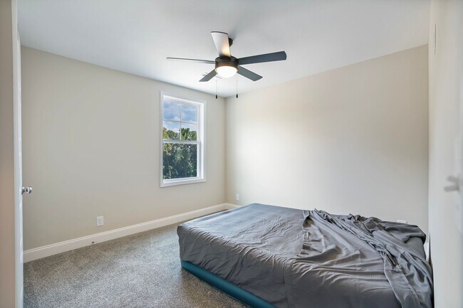 Building Photo - 3601 Westlake Dr