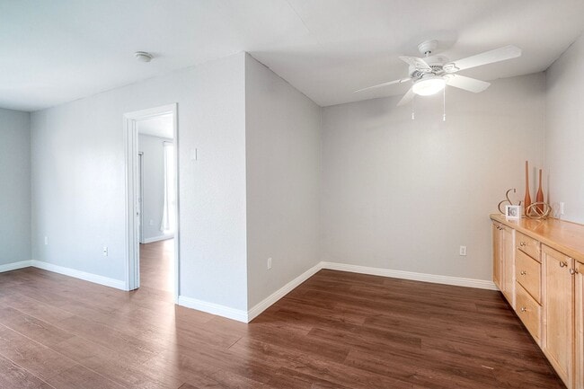 Building Photo - Modern Top Floor Condo in Gated Community Near SDSU