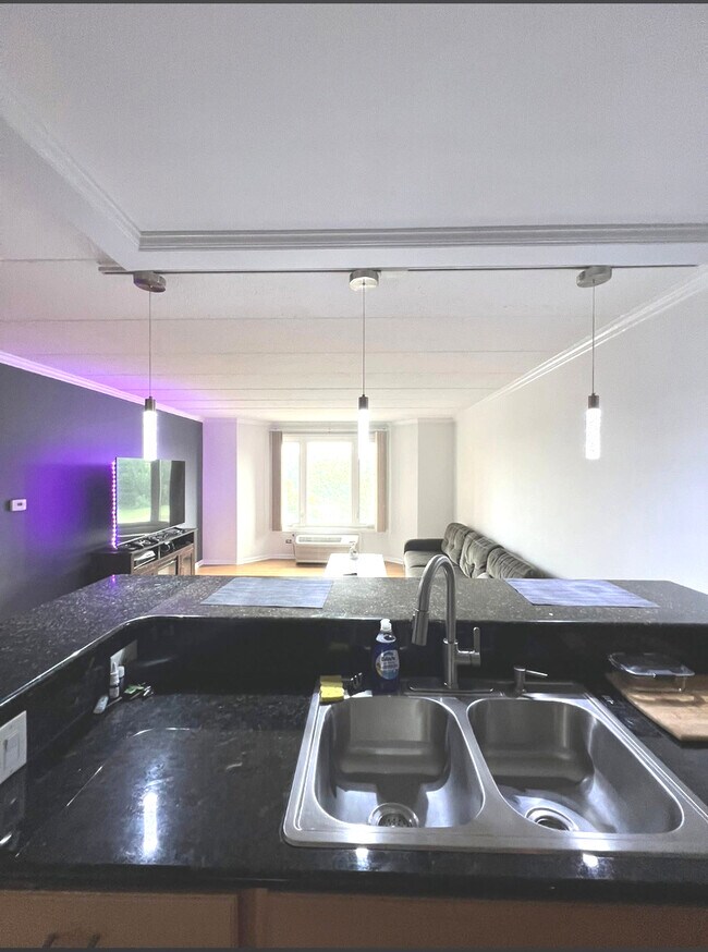 Building Photo - 1 One Renaissance Pl