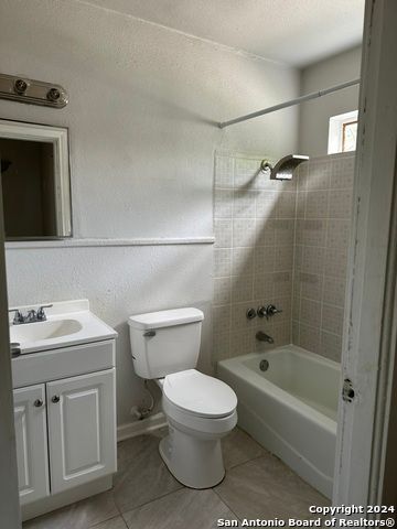 Building Photo - 1221 thorain