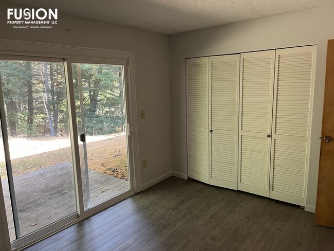 Building Photo - Warm & Inviting One-Level Condo in South B...