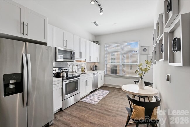 Building Photo - 905 Kenilworth Ave