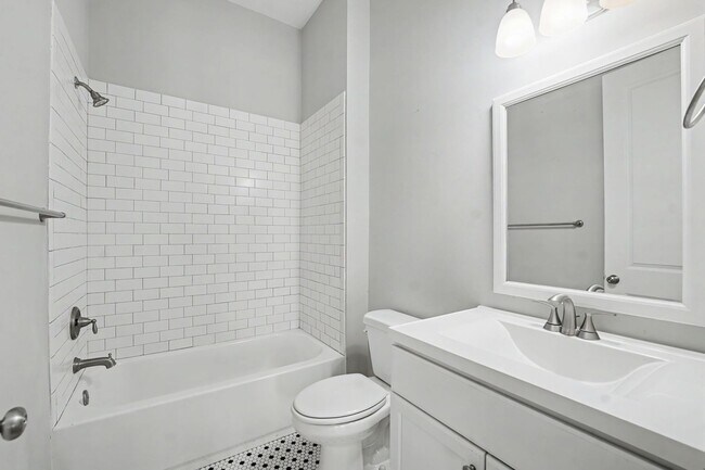 Building Photo - 311 W 39th St