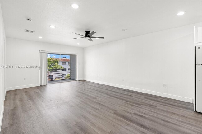Building Photo - 1400 NE 57th Ct