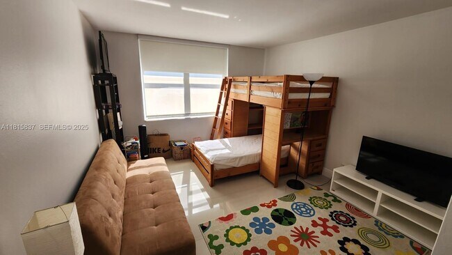 Building Photo - 18151 NE 31st Ct