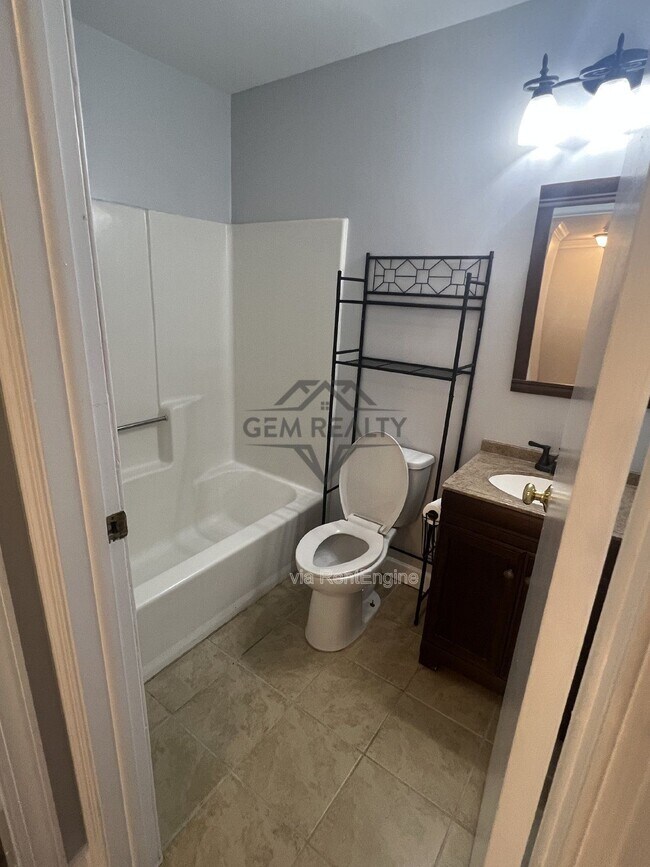 Building Photo - 5253 Daffodil Dr