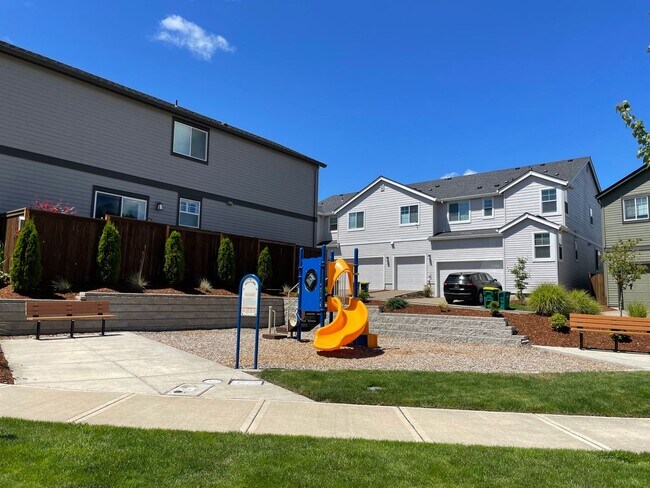 Building Photo - 18406 SW Buckhorn Dr