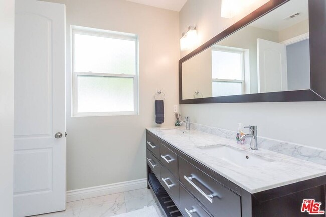Building Photo - 7311 Gaviota Ave