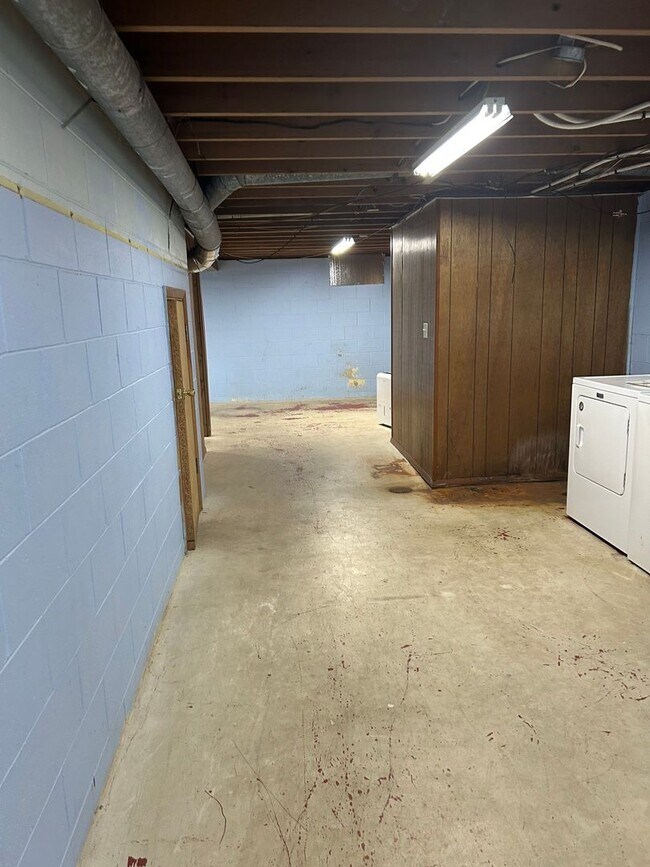 Building Photo - 3710 Hickory Ln