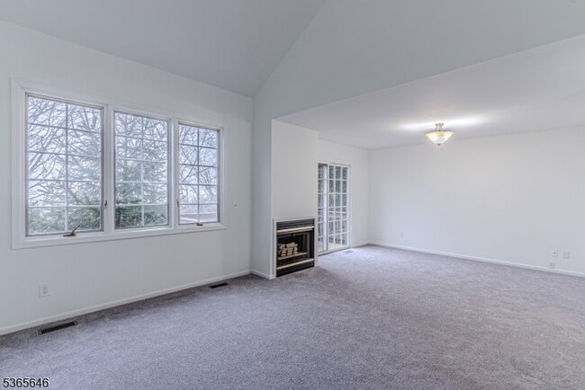 Building Photo - 22 Deer Hill Ct