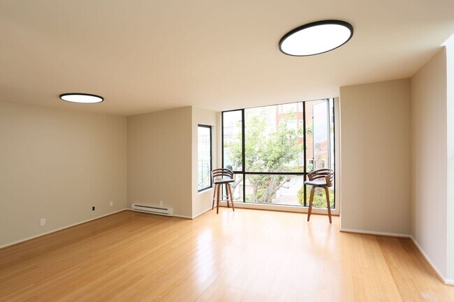 Building Photo - 439 Greenwich St