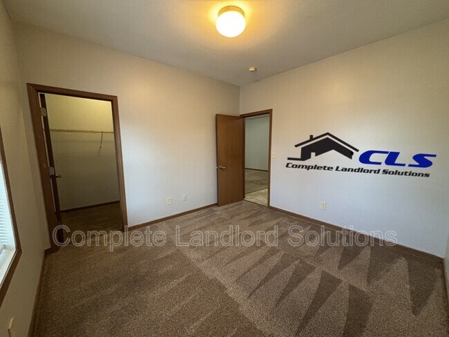 Building Photo - 1400 North Ave