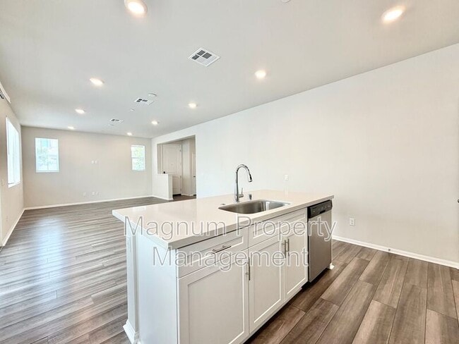 Building Photo - 40617 Birchfield Dr