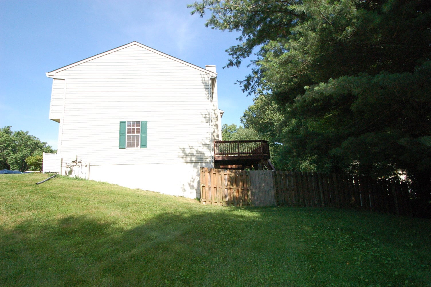 Side view from outside (for this corner unit) - 8916 Pembrook Woods