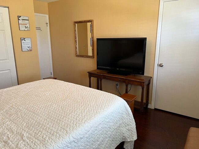 Building Photo - 105 Rio Del Mar St