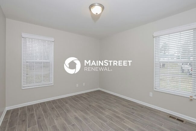 Building Photo - 3 Bedroom Pet-Friendly Home in Zebulon, NC with Main Street Renewal