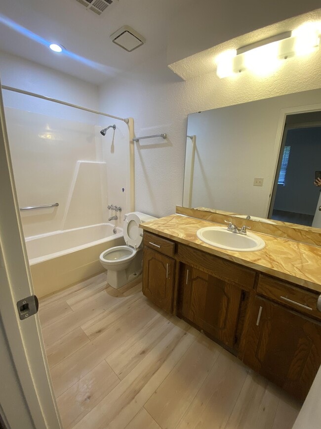 Building Photo - 804 Hawks Nest Dr