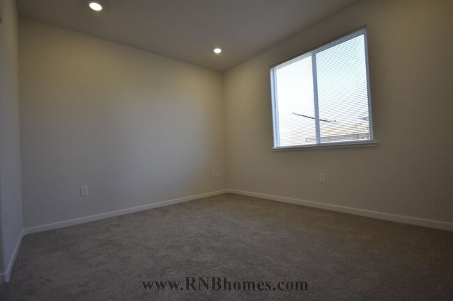 Building Photo - 3921 Slurry St
