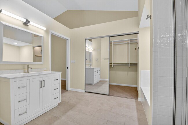 Building Photo - 8081 Cassia Dr