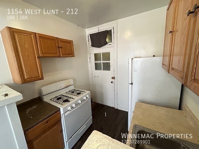 Building Photo - 1154 West Lunt-212