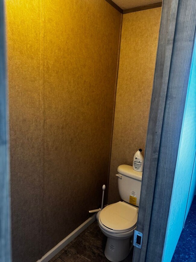 Building Photo - Spacious Four Bedroom Home - Pet Friendly and Horses Allowed!