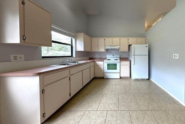 Building Photo - 1159 E Rohe St