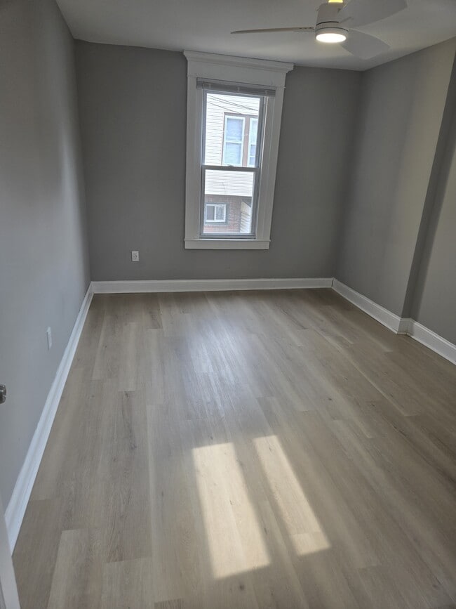 Building Photo - 5047 Diamond St