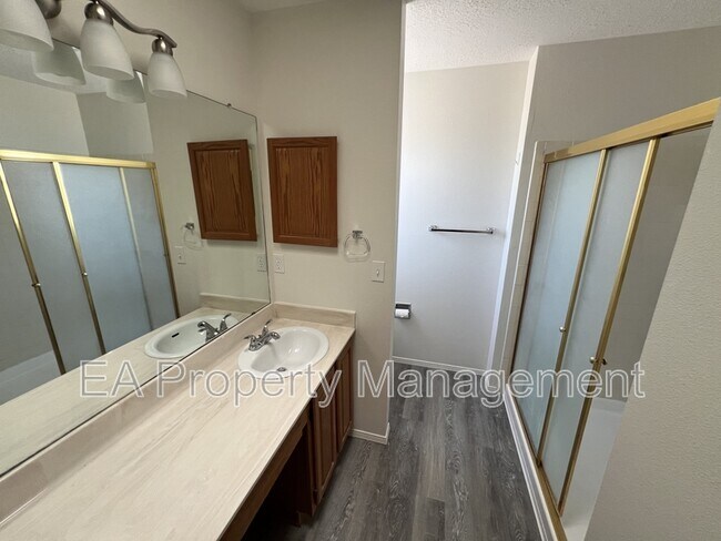 Building Photo - 7259 Pajarito Rd NE