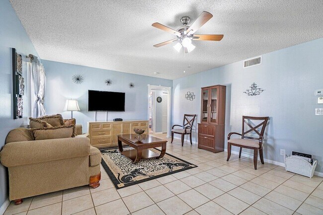 Building Photo - 407 Pine Glen Ln