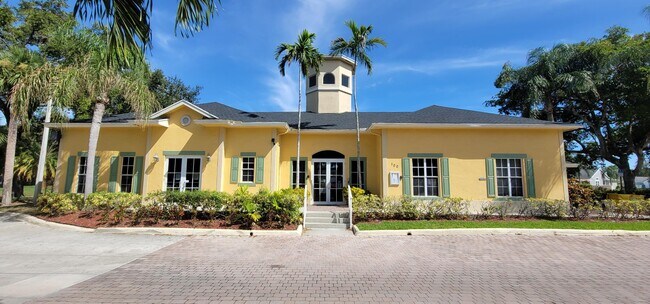 Building Photo - 1824 Meadows Cir W