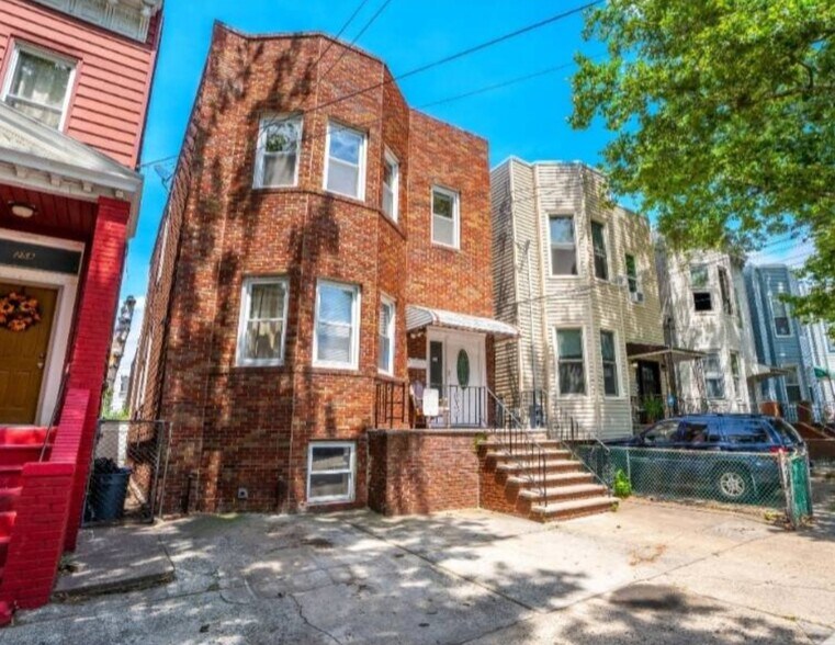 Building Photo - 256 Bowers St