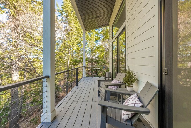 Building Photo - 255 Matterhorn Dr