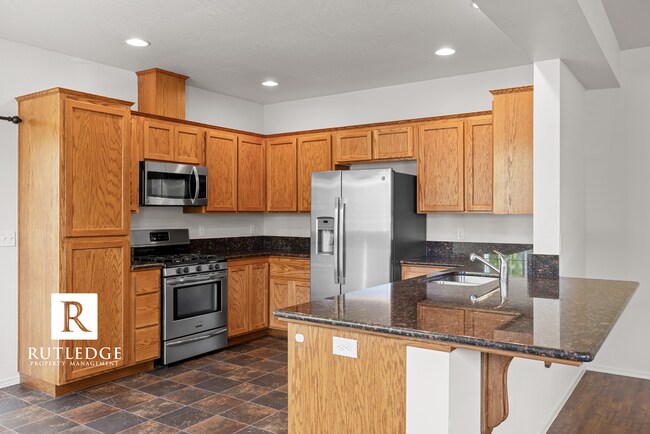 Building Photo - Southwest Medford / Near ROGUE X