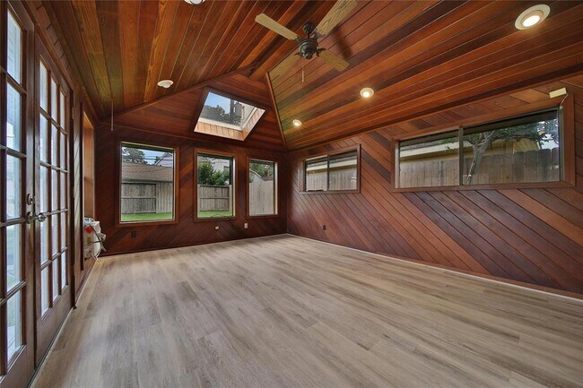 Building Photo - 1056 Martin St
