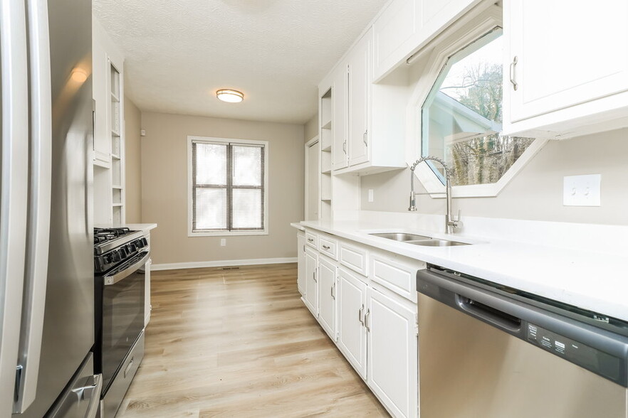 Building Photo - 4173 Woodcrest Dr