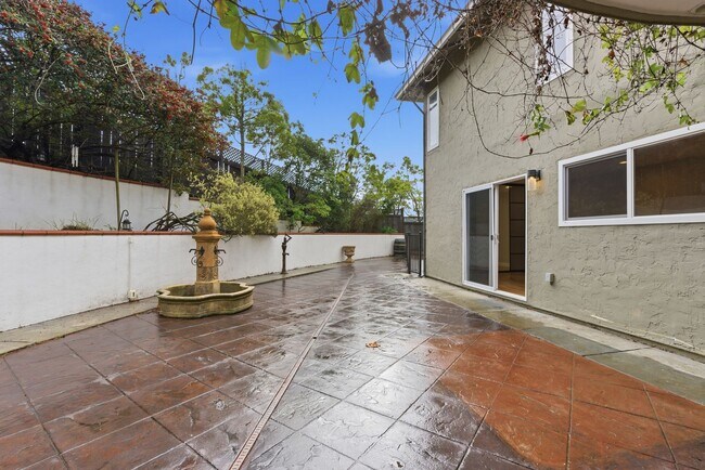 Building Photo - Exceptional Home in the Back of the Valley, Pacifica