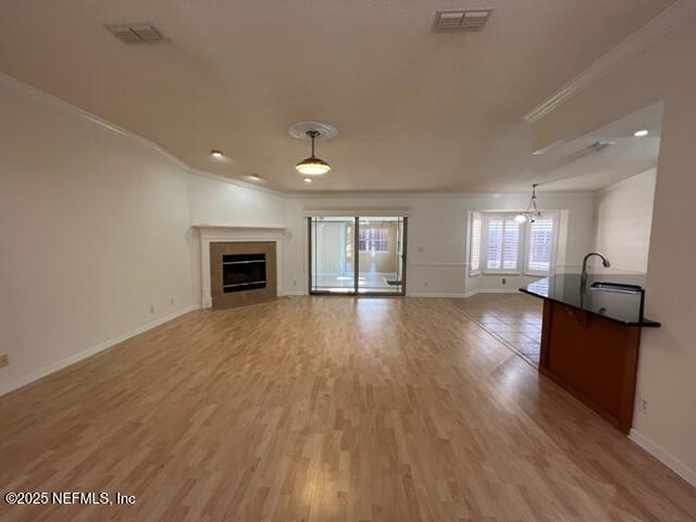 Building Photo - 2127 Forest Gate Dr W