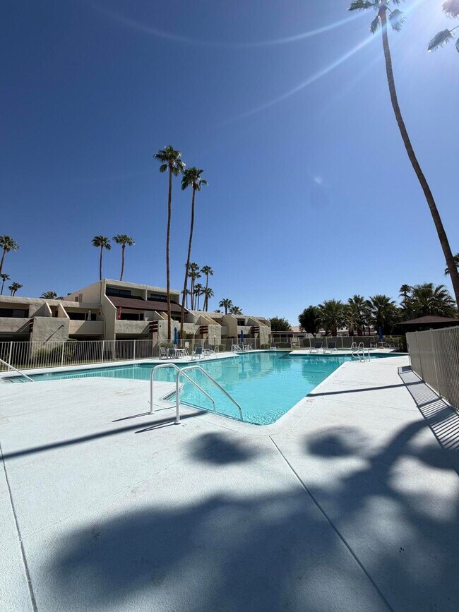 Building Photo - 1655 E Palm Canyon Dr