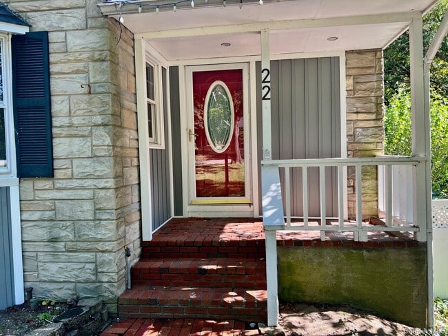 Primary Photo - 22 Bayberry Ln