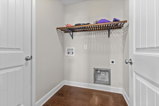 Building Photo - **SHOWINGS UNAVAILABLE UNTIL AUGUST 1ST!!!**