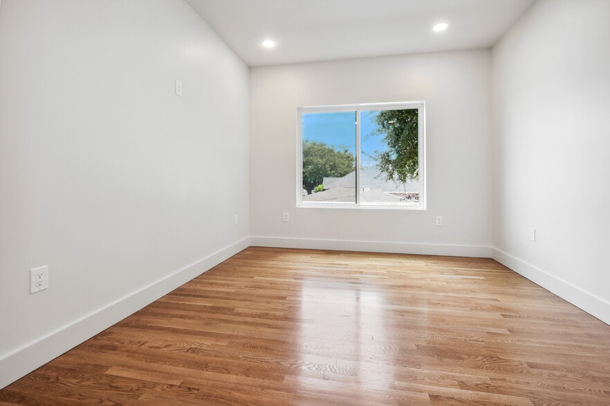 Master Bedroom - 428 W Solidelle St