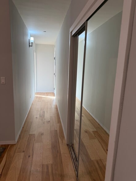 Building Photo - 1914 6th Ave