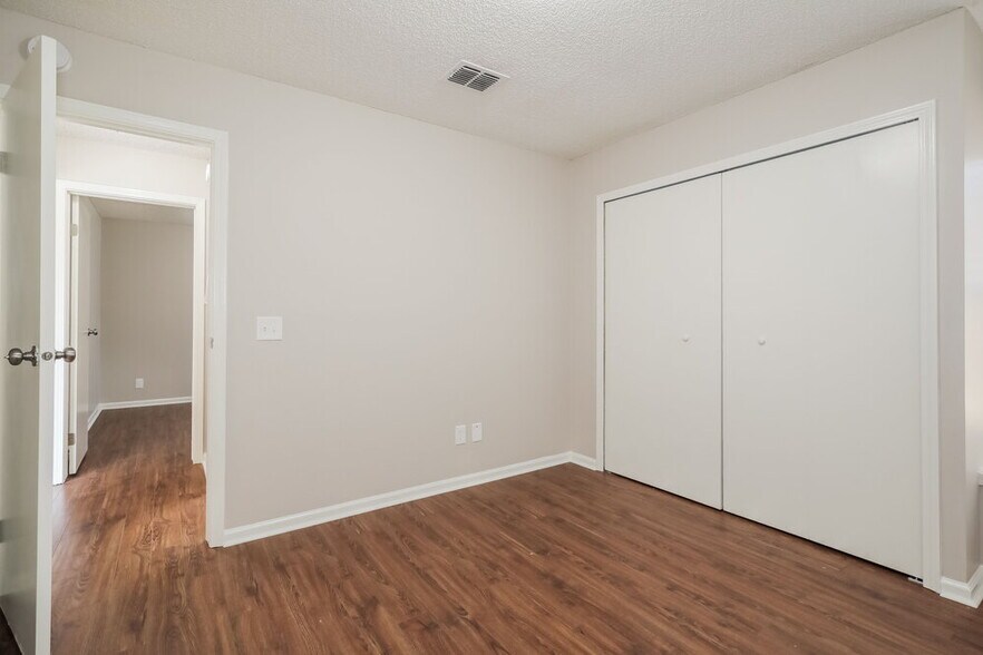 Building Photo - 2013 St Martins Dr W
